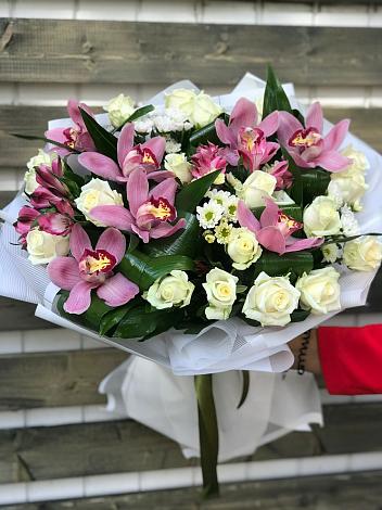 Букет цветов из: Розы и Хризантемы в Луховицах
