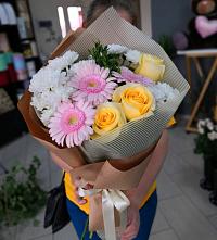 Букет цветов из:  Герберы, Розы и Хризантемы в Луховицах