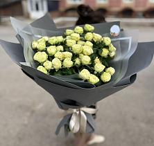 Букет Белые кустовые розы Солинеро в Луховицах