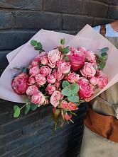 Букет розы в пальмах в Луховицах Букет цветов из: Розы в Луховицах